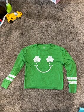 Green Smiley Shamrock Long-Sleeve Top